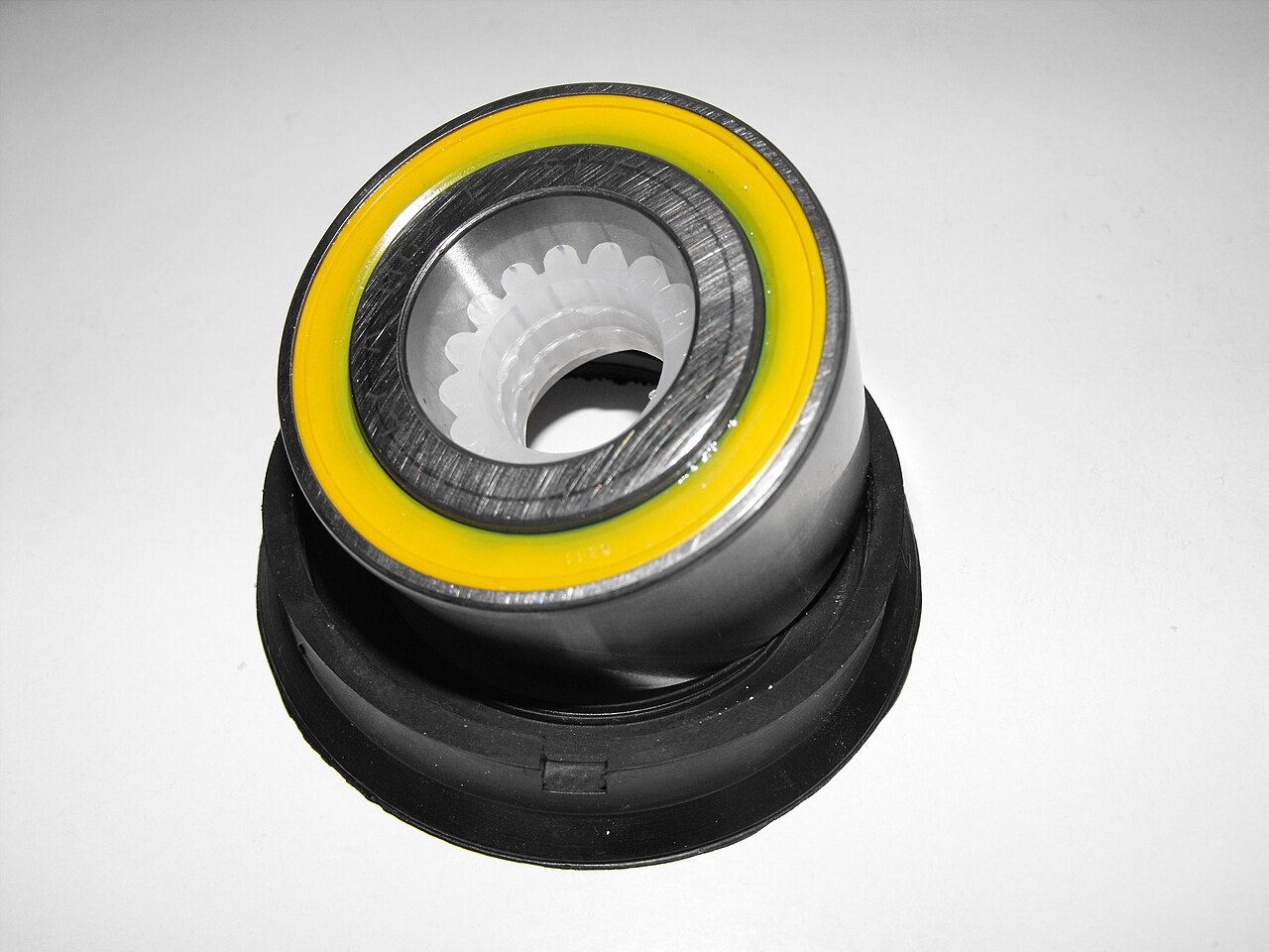 Sealed rolling-element ball bearing